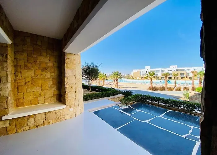 Ground Spacious 1-br @ Swanlake El Gouna ! شقة الغردقة